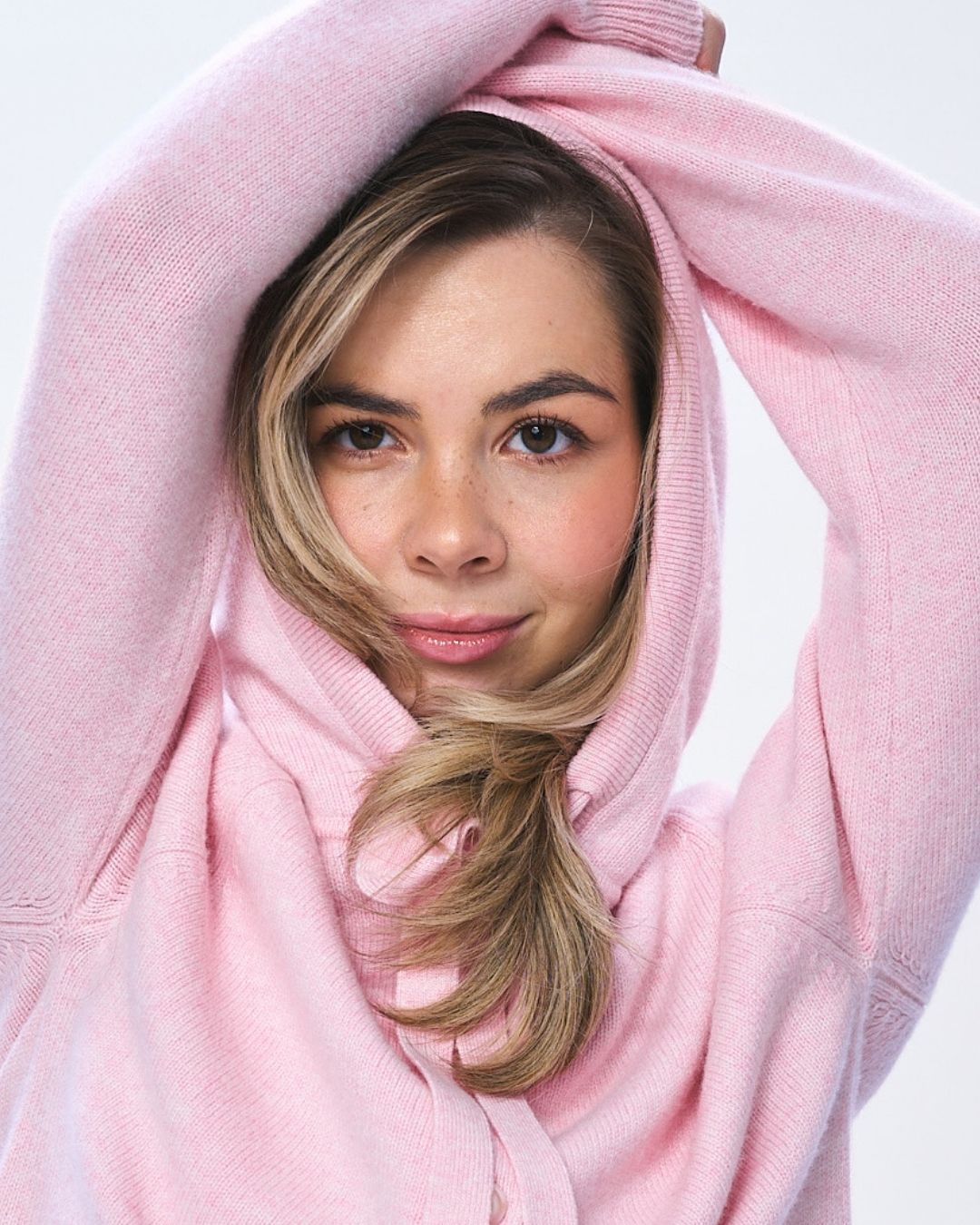 Hooded Hug - Pinkish